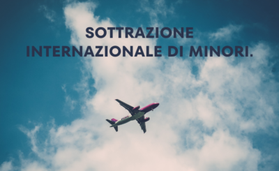 MOGLIE FUGGITA ALL’ESTERO CON I FIGLI? CHE FARE? 🔍🛫 😱🛩️