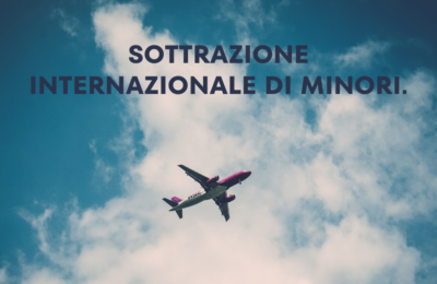 MOGLIE FUGGITA ALL’ESTERO CON I FIGLI? CHE FARE? 🔍🛫 😱🛩️